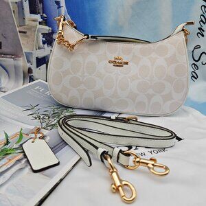 😁😁Coach Teri Shoulder Bag In Signature Canvas white